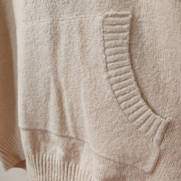 NWT Torrid Hooded Sweater Rainbow Lip Embroidery 🌈 - Picture 4 of 8